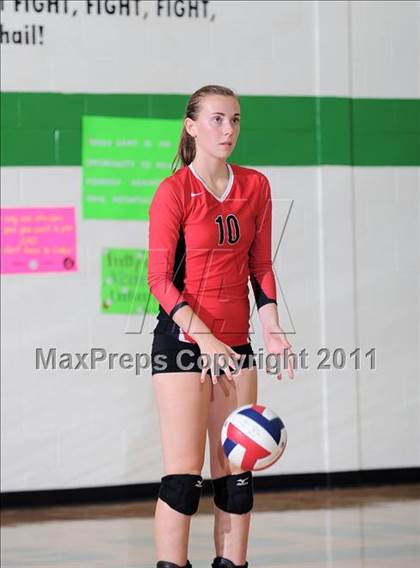 Thumbnail 2 in Siren vs. Luck photogallery.