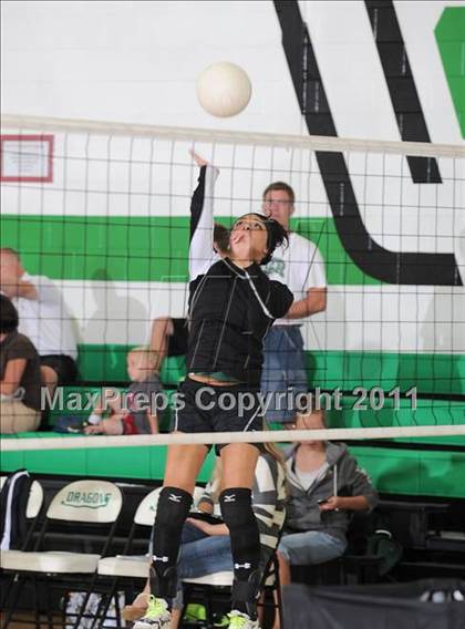 Thumbnail 1 in Siren vs. Luck photogallery.