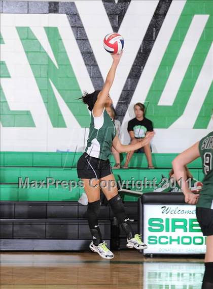 Thumbnail 2 in Siren vs. Luck photogallery.