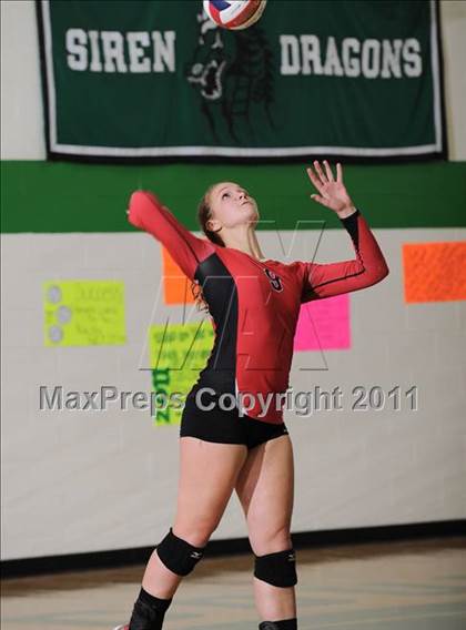 Thumbnail 3 in Siren vs. Luck photogallery.