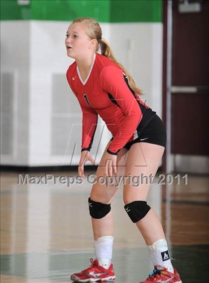 Thumbnail 3 in Siren vs. Luck photogallery.