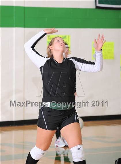 Thumbnail 1 in Siren vs. Luck photogallery.