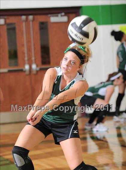 Thumbnail 1 in Siren vs. Luck photogallery.