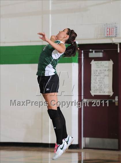 Thumbnail 2 in Siren vs. Luck photogallery.