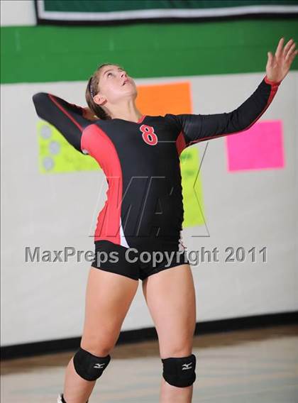 Thumbnail 2 in Siren vs. Luck photogallery.