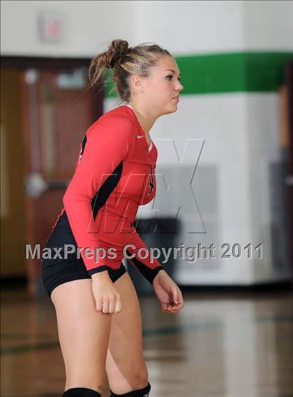 Thumbnail 1 in Siren vs. Luck photogallery.