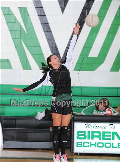 Thumbnail 1 in Siren vs. Luck photogallery.