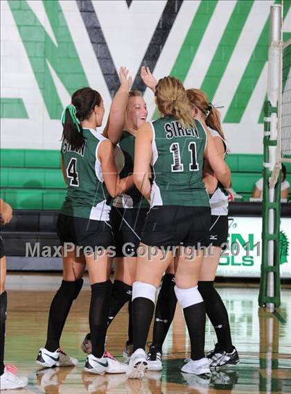 Thumbnail 2 in Siren vs. Luck photogallery.