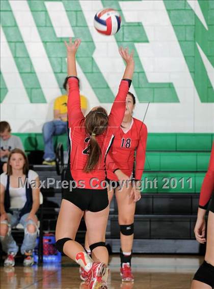 Thumbnail 3 in Siren vs. Luck photogallery.