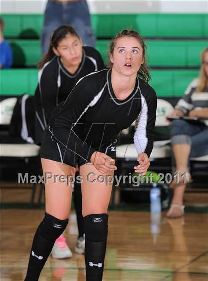 Thumbnail 2 in Siren vs. Luck photogallery.