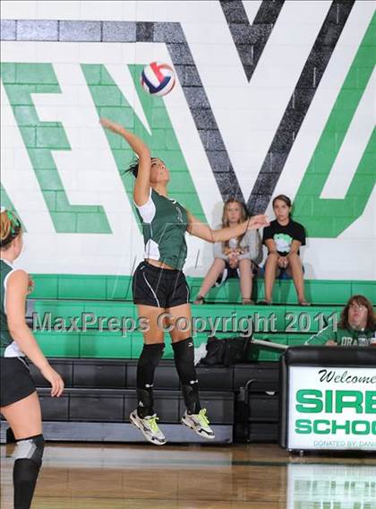 Thumbnail 2 in Siren vs. Luck photogallery.