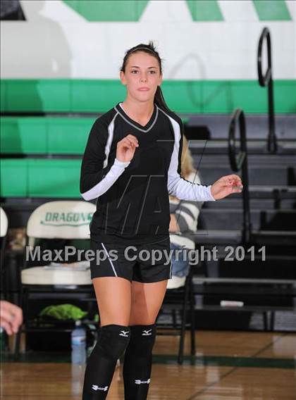 Thumbnail 3 in Siren vs. Luck photogallery.