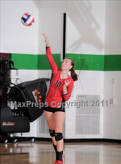 Thumbnail 3 in Siren vs. Luck photogallery.