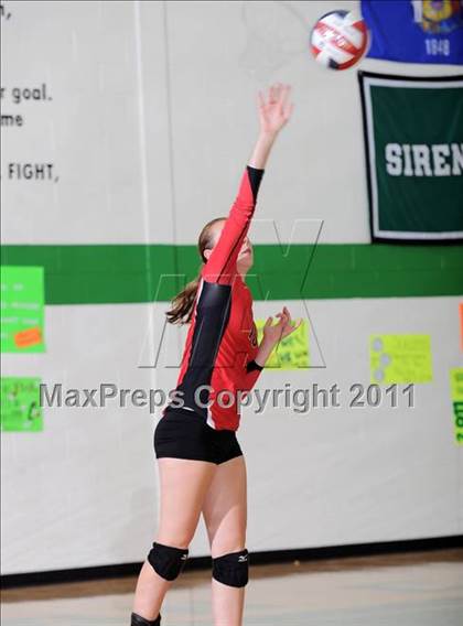 Thumbnail 3 in Siren vs. Luck photogallery.