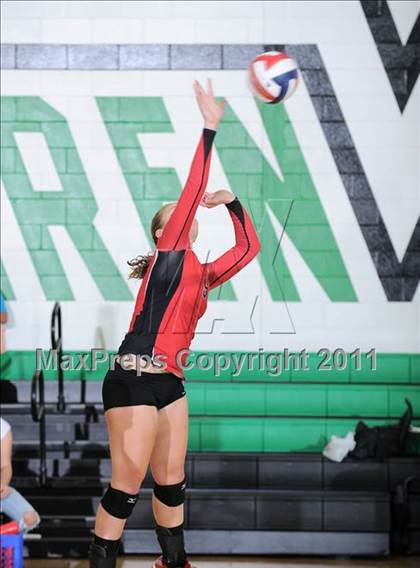 Thumbnail 2 in Siren vs. Luck photogallery.