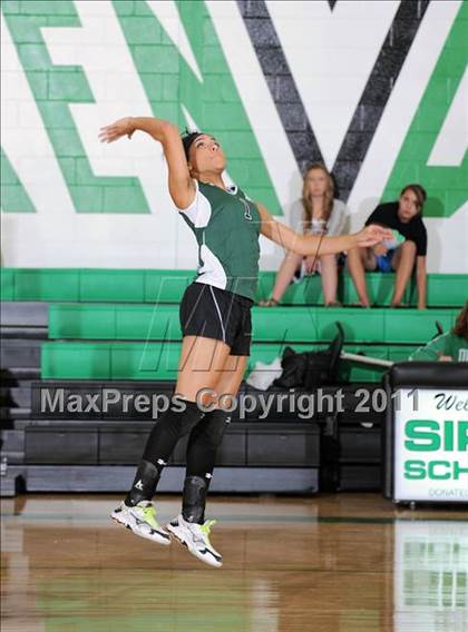 Thumbnail 3 in Siren vs. Luck photogallery.