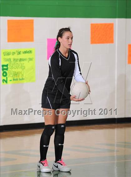 Thumbnail 3 in Siren vs. Luck photogallery.