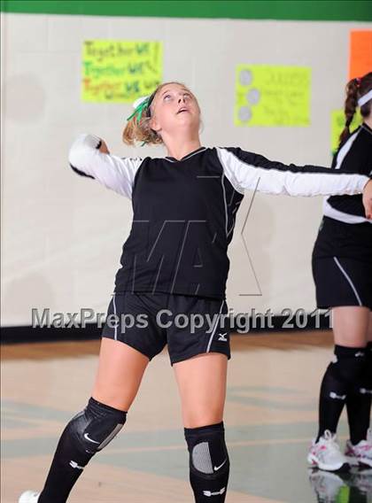 Thumbnail 2 in Siren vs. Luck photogallery.