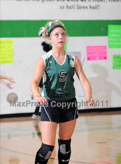 Thumbnail 2 in Siren vs. Luck photogallery.