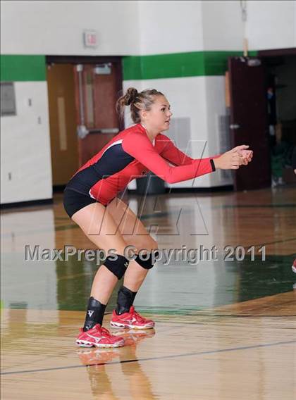 Thumbnail 2 in Siren vs. Luck photogallery.