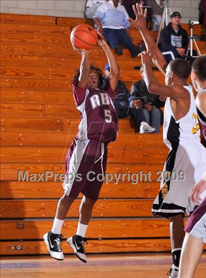 Thumbnail 3 in Rancho Buena Vista vs Temecula Valley (MaxPreps Holiday Classic) photogallery.