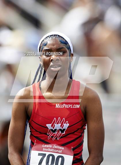 Thumbnail 2 in Lewis James Invitational (400 Meter) photogallery.