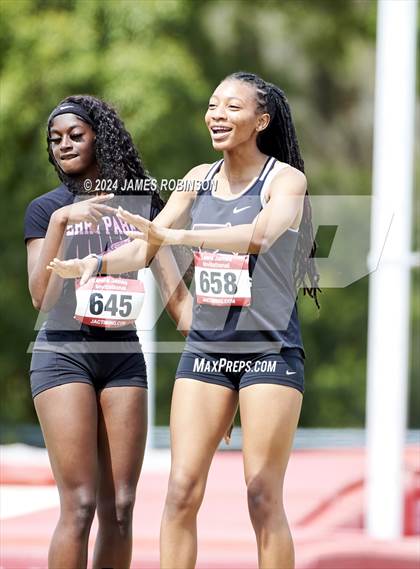 Thumbnail 2 in Lewis James Invitational (400 Meter) photogallery.