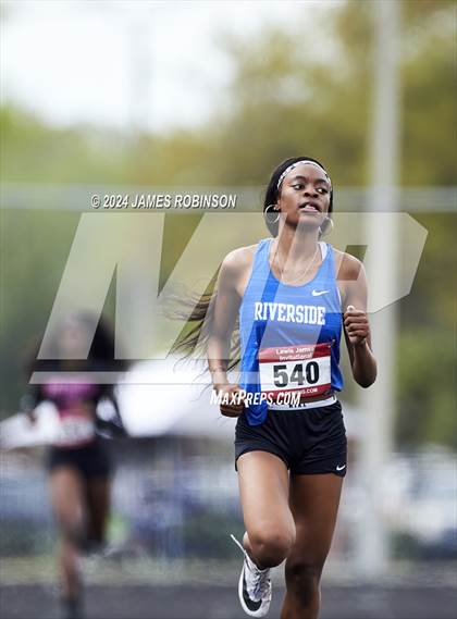 Thumbnail 2 in Lewis James Invitational (400 Meter) photogallery.