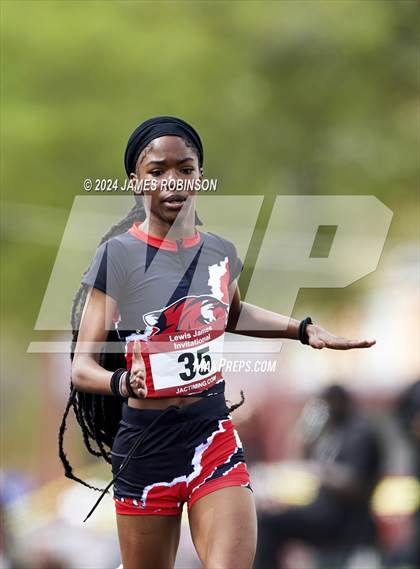 Thumbnail 2 in Lewis James Invitational (400 Meter) photogallery.