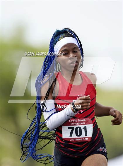 Thumbnail 3 in Lewis James Invitational (400 Meter) photogallery.