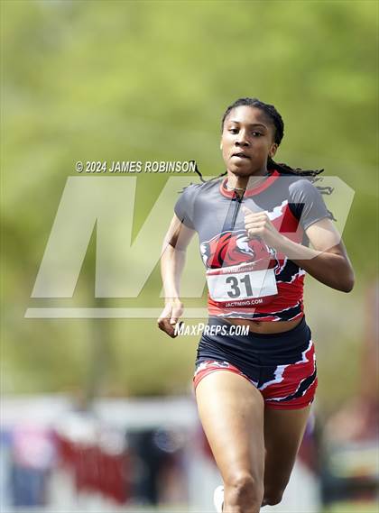 Thumbnail 1 in Lewis James Invitational (400 Meter) photogallery.