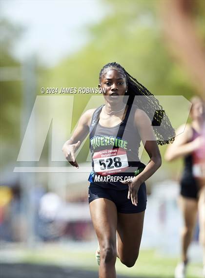 Thumbnail 3 in Lewis James Invitational (400 Meter) photogallery.