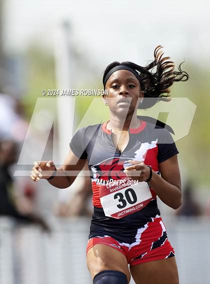 Thumbnail 2 in Lewis James Invitational (400 Meter) photogallery.
