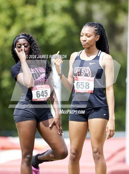 Thumbnail 3 in Lewis James Invitational (400 Meter) photogallery.
