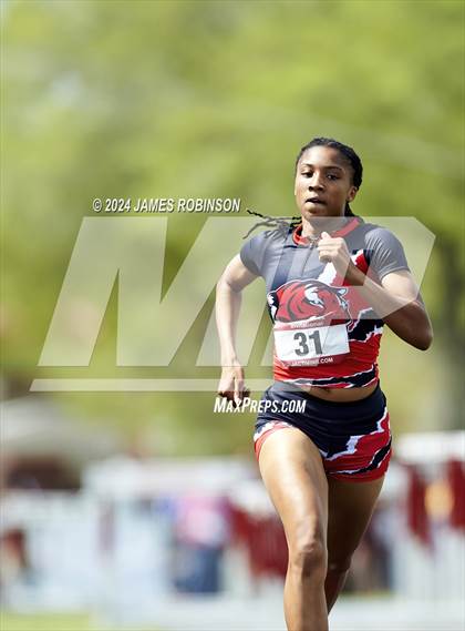Thumbnail 3 in Lewis James Invitational (400 Meter) photogallery.