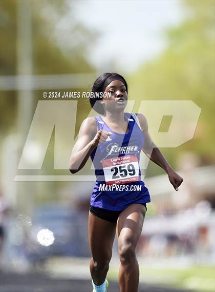 Thumbnail 1 in Lewis James Invitational (400 Meter) photogallery.