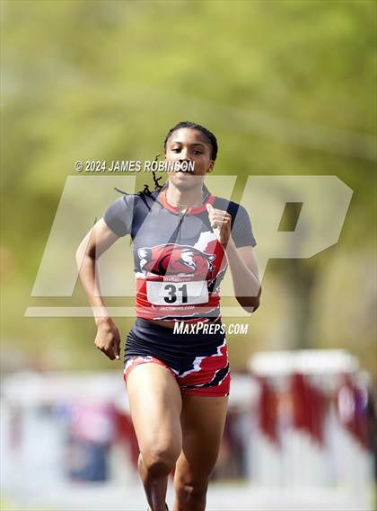 Thumbnail 2 in Lewis James Invitational (400 Meter) photogallery.