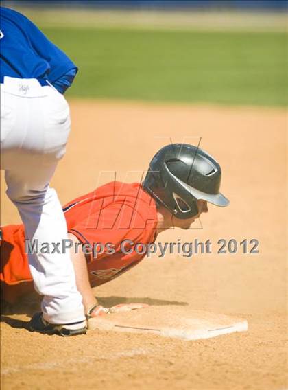 Thumbnail 2 in El Camino Real vs. Chaminade photogallery.