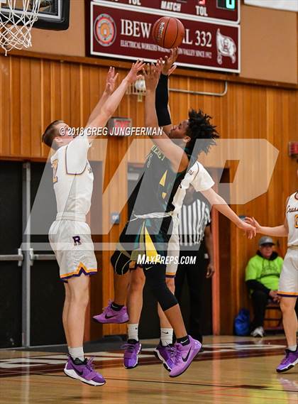 Thumbnail 2 in Monterey vs. Archbishop Riordan (CIF CCS D3 Final) photogallery.
