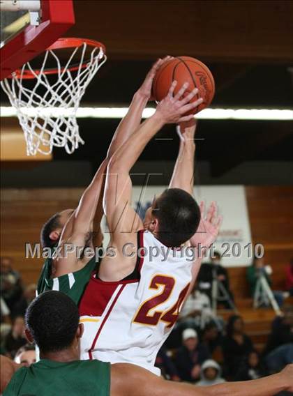 Thumbnail 2 in St. Mary's @ Torrey Pines (MaxPreps Holiday Classic Mayor's Cup Final) photogallery.