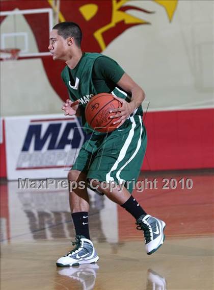 Thumbnail 2 in St. Mary's @ Torrey Pines (MaxPreps Holiday Classic Mayor's Cup Final) photogallery.