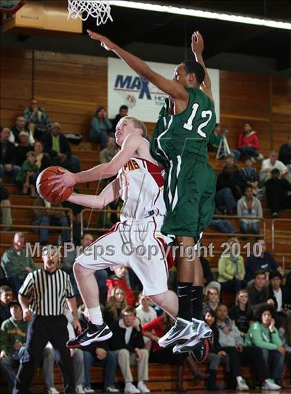 Thumbnail 3 in St. Mary's @ Torrey Pines (MaxPreps Holiday Classic Mayor's Cup Final) photogallery.