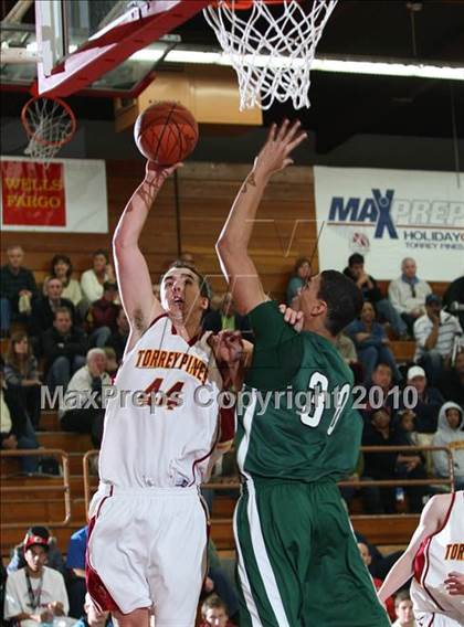 Thumbnail 2 in St. Mary's @ Torrey Pines (MaxPreps Holiday Classic Mayor's Cup Final) photogallery.