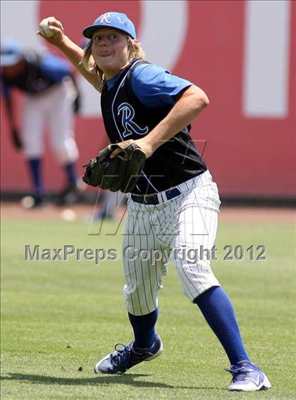 Thumbnail 2 in Carter @ Rialto (County Clash) photogallery.
