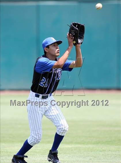 Thumbnail 2 in Carter @ Rialto (County Clash) photogallery.