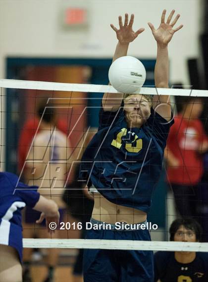 Thumbnail 1 in Sunrise Mountain vs. Kellis photogallery.