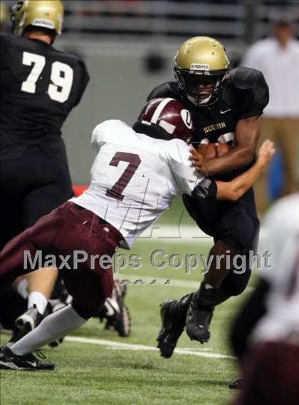 Thumbnail 1 in Uvalde vs. Seguin (Dave Campbell's Texas Football Classic) photogallery.