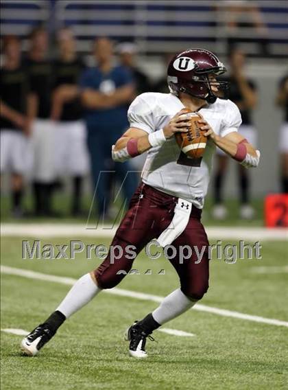 Thumbnail 3 in Uvalde vs. Seguin (Dave Campbell's Texas Football Classic) photogallery.