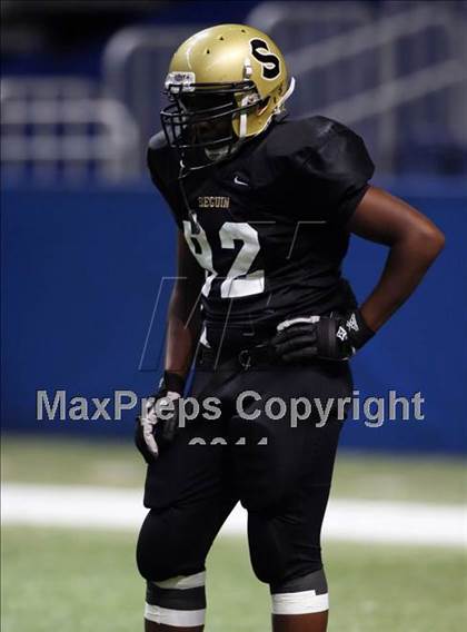 Thumbnail 2 in Uvalde vs. Seguin (Dave Campbell's Texas Football Classic) photogallery.