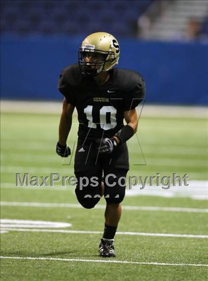 Thumbnail 3 in Uvalde vs. Seguin (Dave Campbell's Texas Football Classic) photogallery.